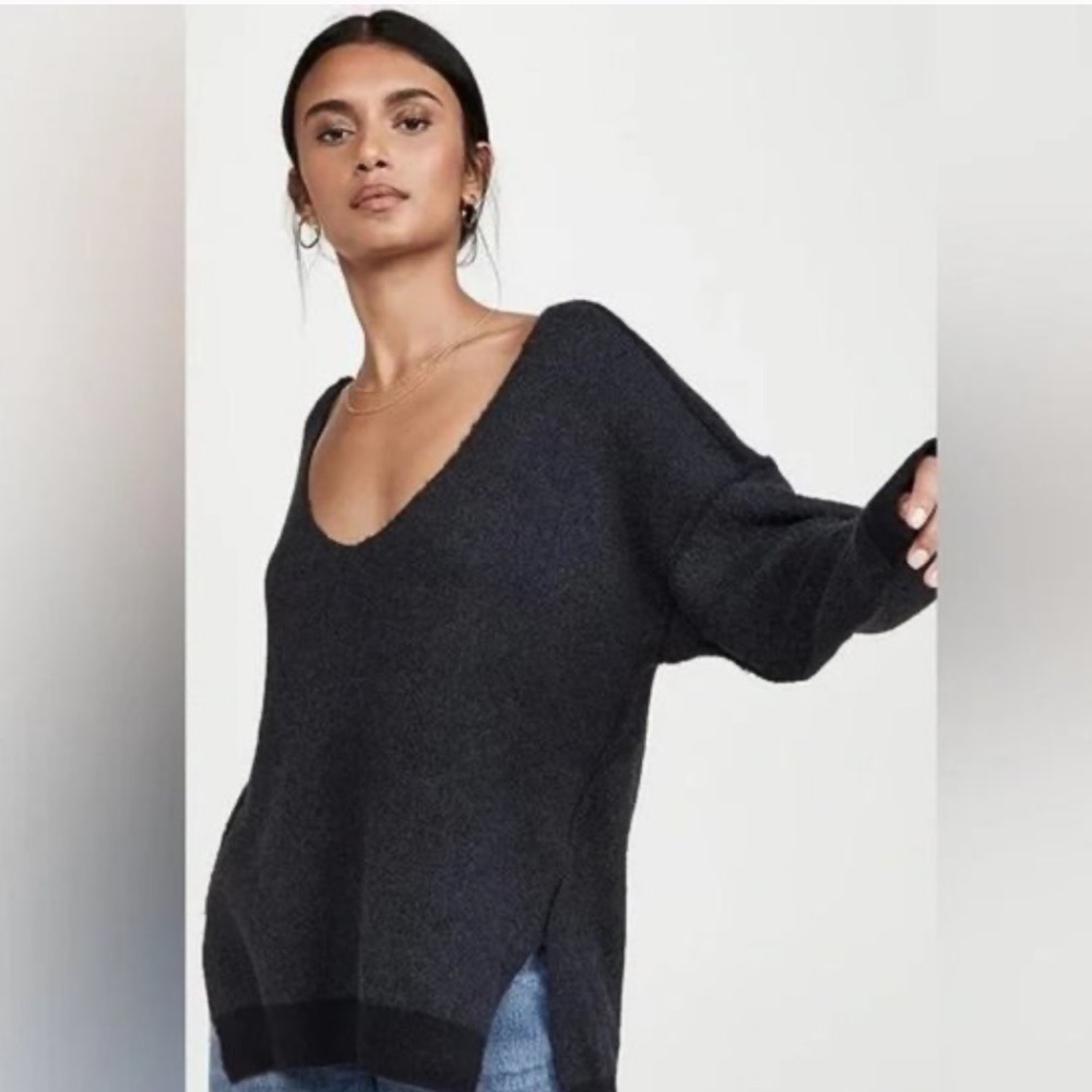 Free People Grey Slouchy V Neck Sweater sz M - Picture 2 of 10